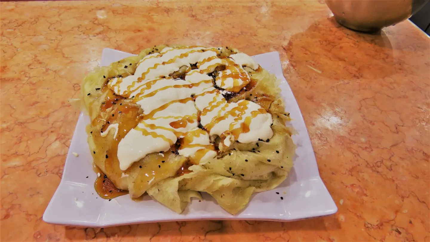 خبز رطب قشطة عسل