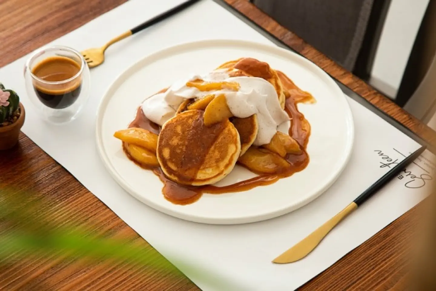 Buttermilk Pancakes With Caramelized Apples