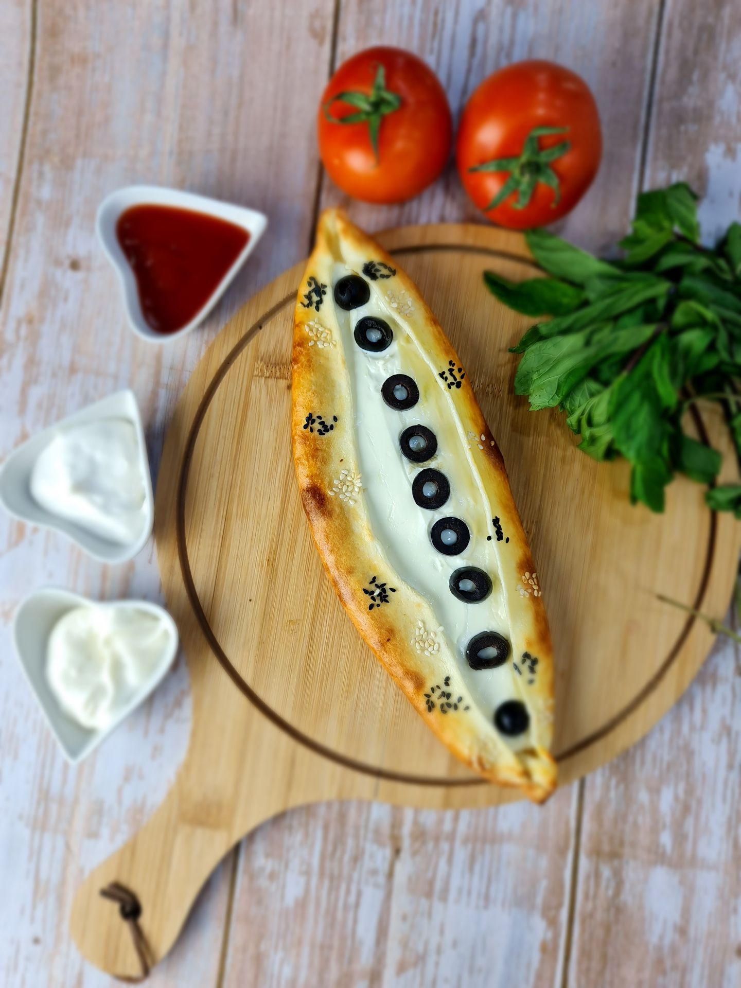 فطيرة  لبنه بالزيتون