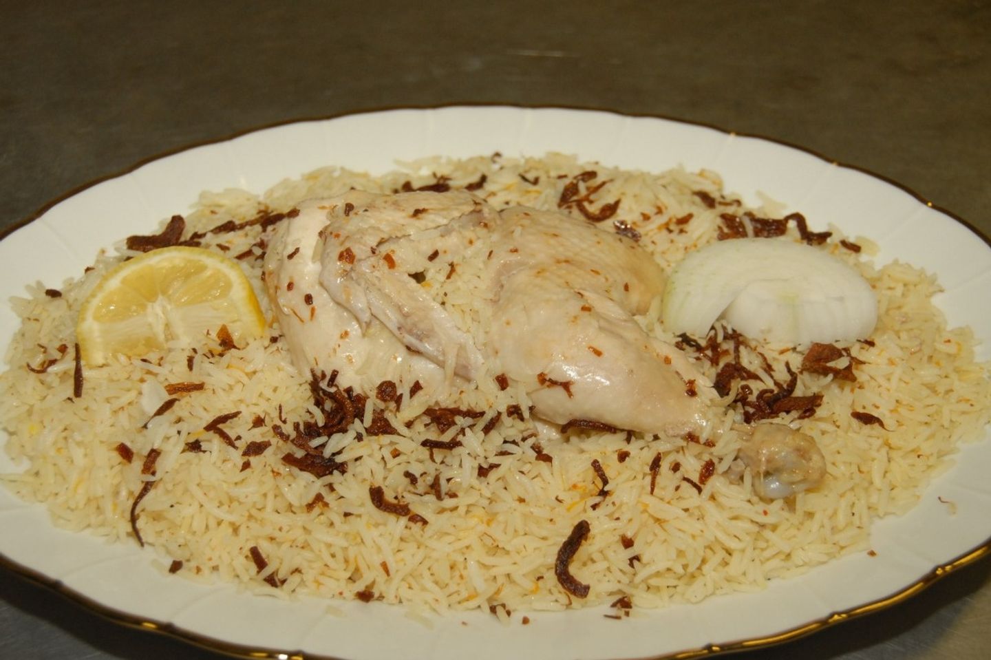 نص مضغوط مع رز ابيض