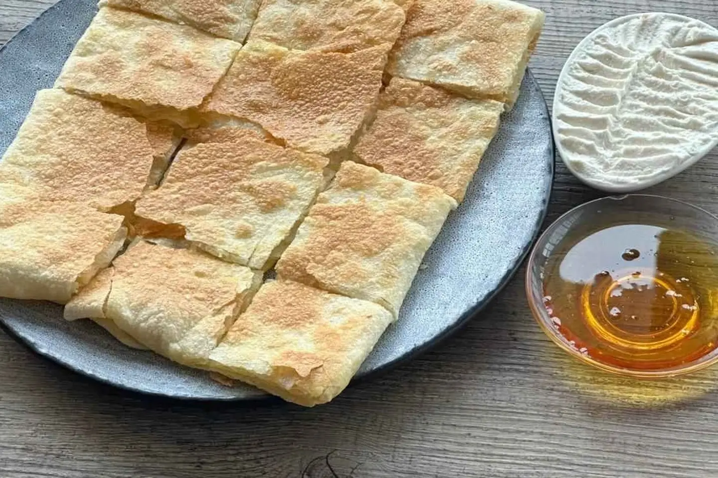 بوريك قشطة وعسل