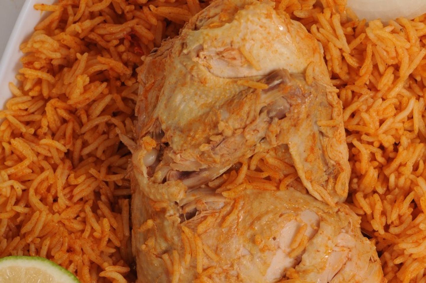 حبة مضغوط مع رز احمر