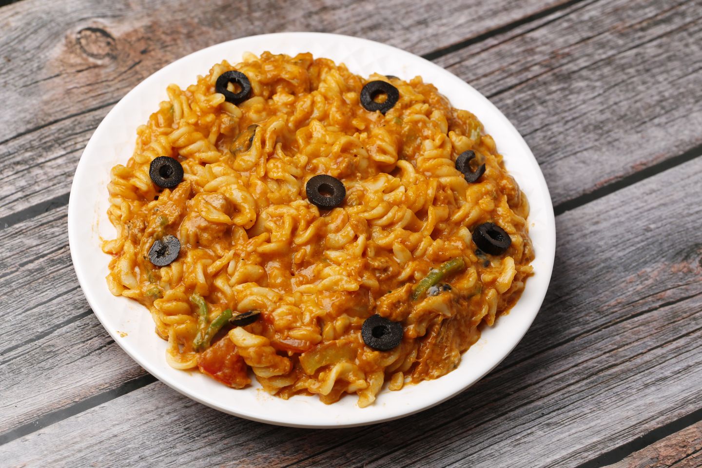 باستا حمراء مع دجاج