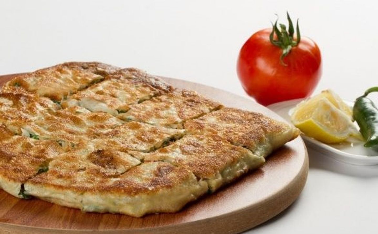 مطبق جبنة شيدر مع خضار