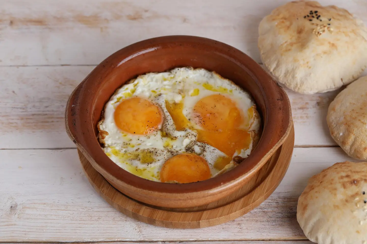 Sunny Side Up Eggs With Tomatoes