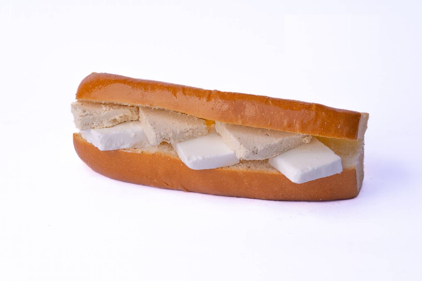 جبنة وحلاوة طحينية