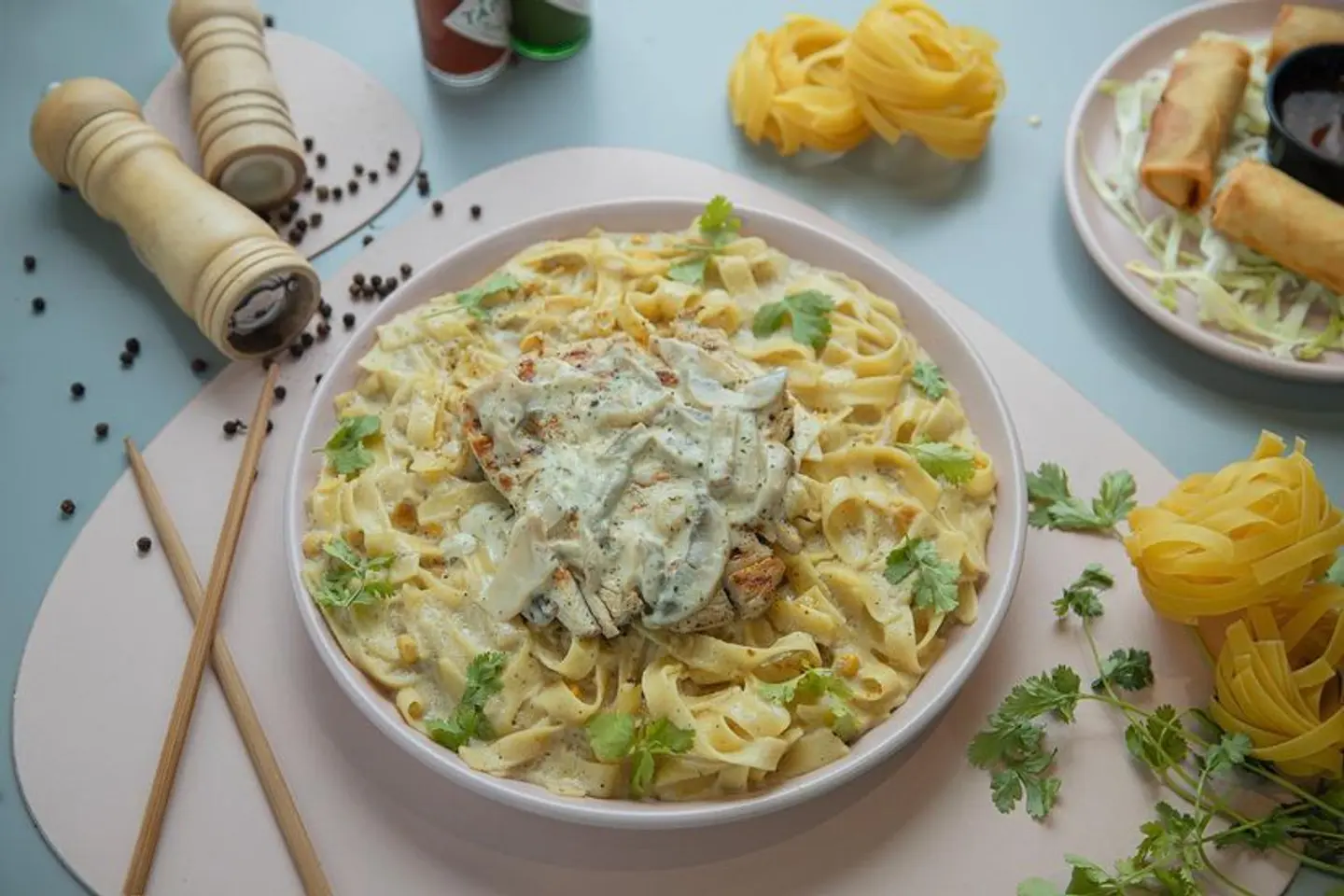 دجاج مشوي مكرونه جبن خلطه صوص سبايسز سبرنكلز