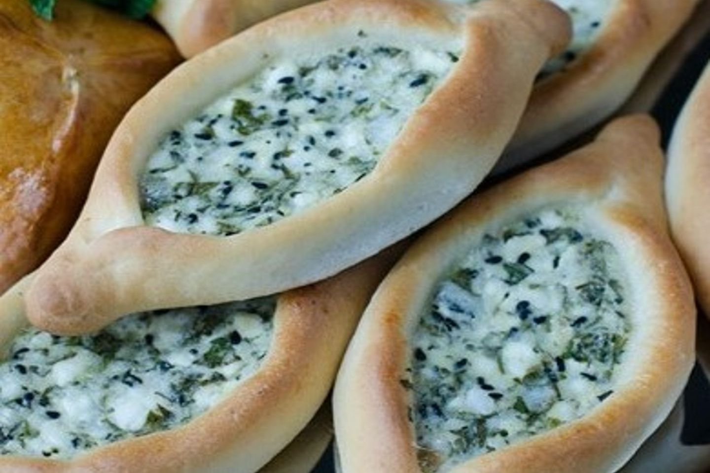 فطيرة زيتون وجبن