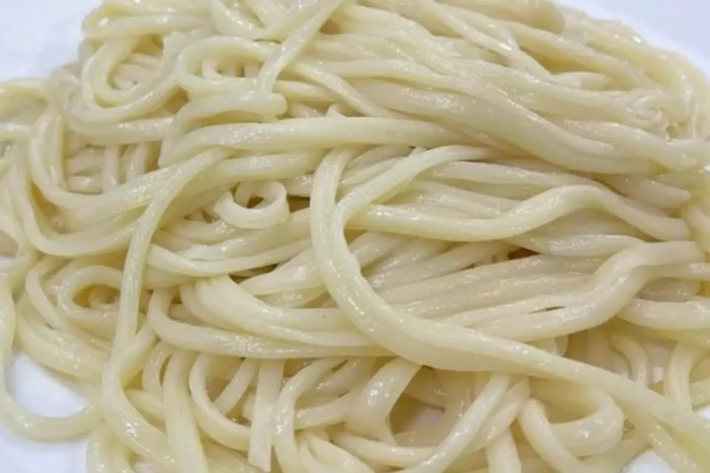 معكرونة بصحن صغير