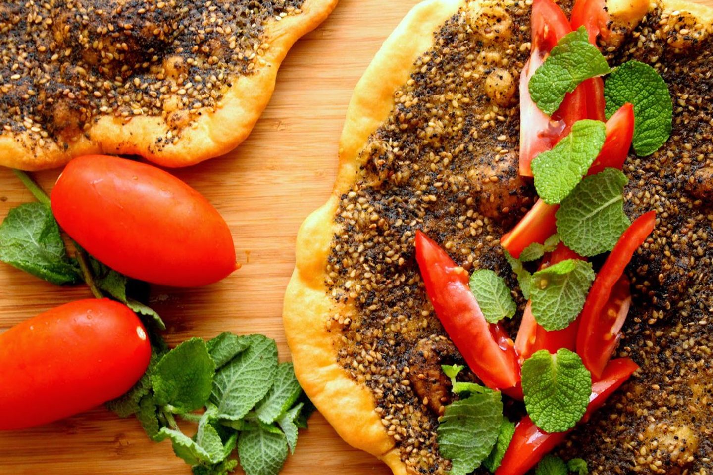 مناقيش زعتر مع الخضار