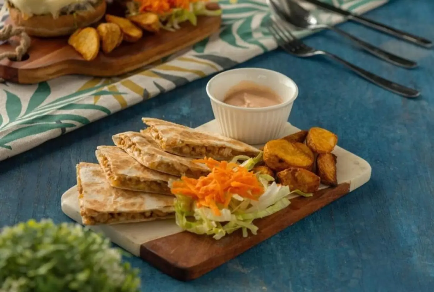 Cups Shawarma With Garlic And Cheese