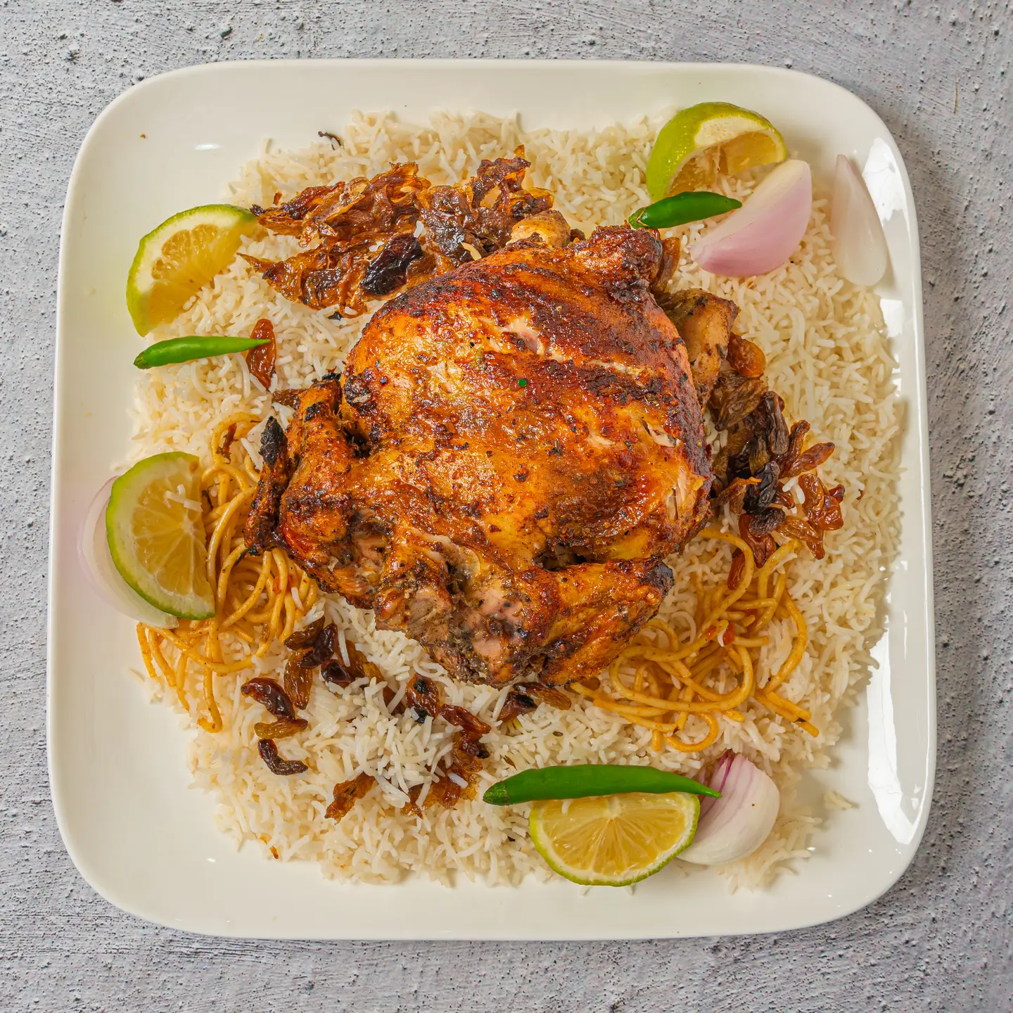 نصف دجاج مشوي مع الأرز