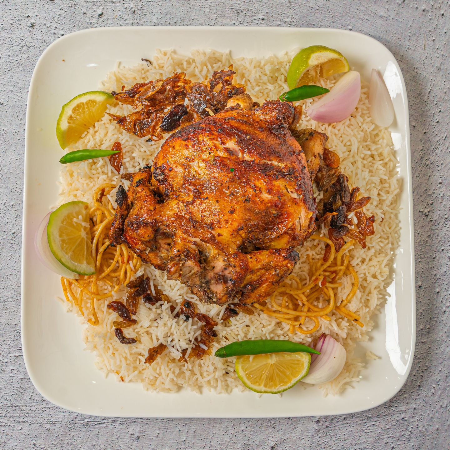 نصف دجاج مشوي مع الأرز