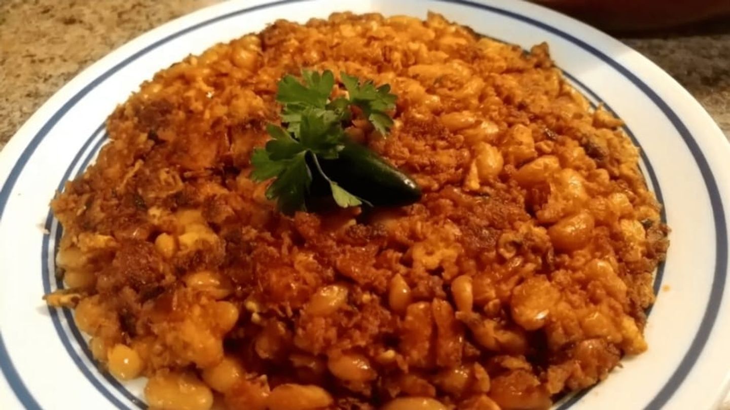 فاصولياء بالبيض حمراء