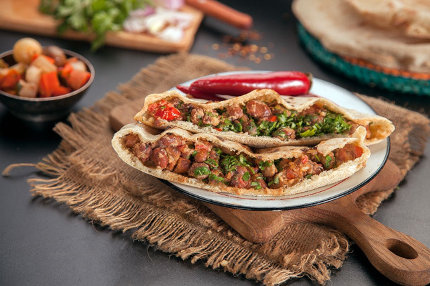 ساندوتش فول بالسلطة