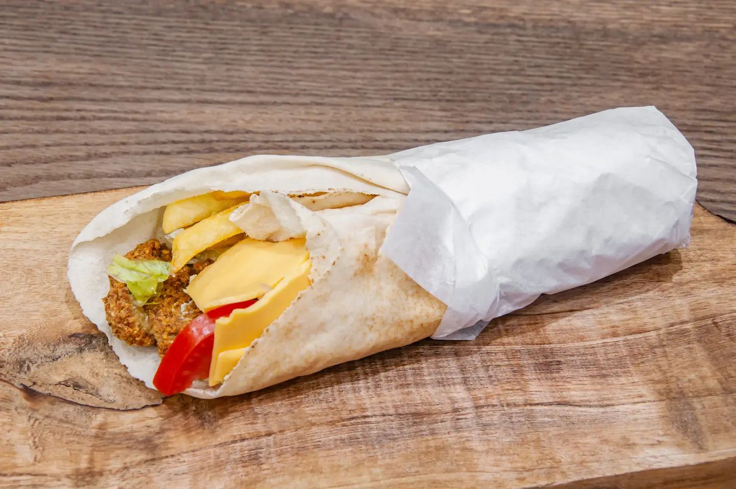 سندويش فلافل مع جبنة الشيدر