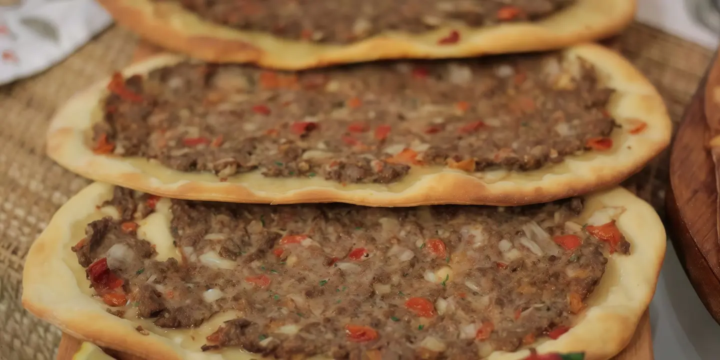 فطيرة لحم بعجين