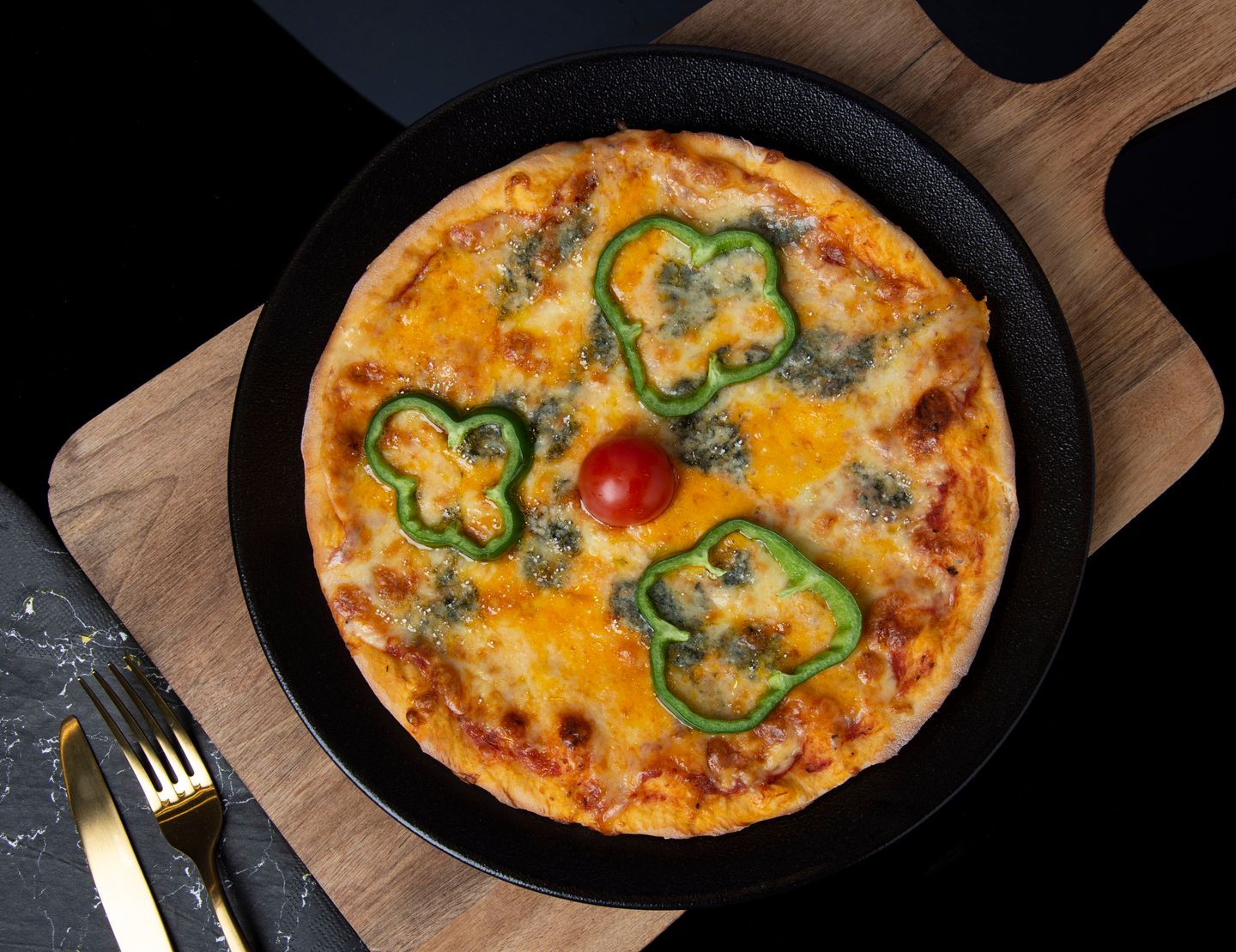 Vegetable With Mix Cheese Pizza