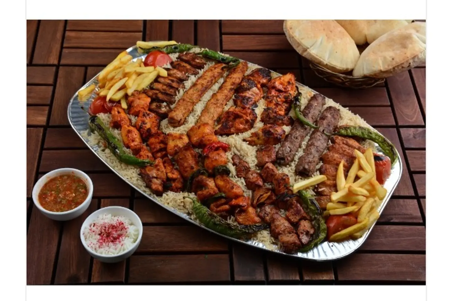 مشكل مشويات 17 سيخ مع حمص و الرز