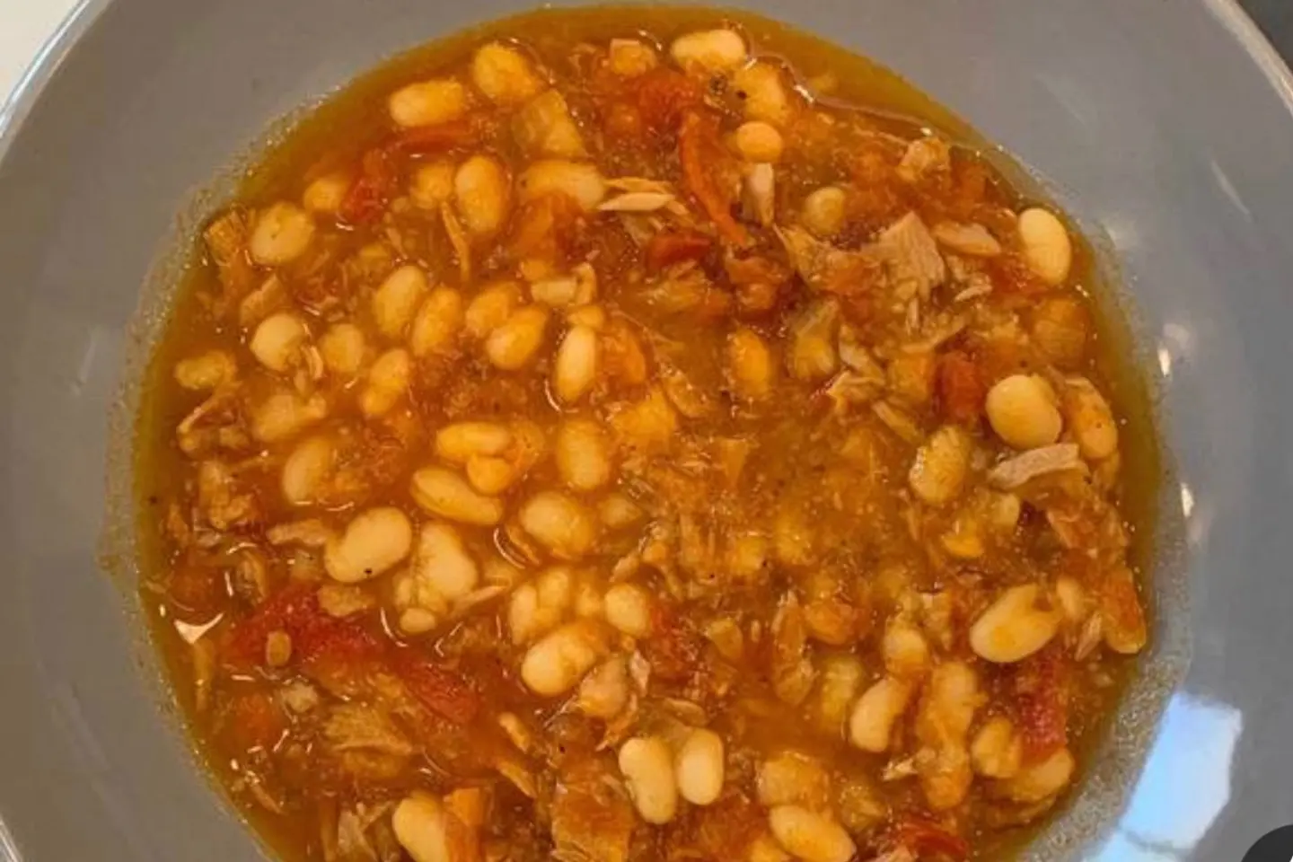 فاصوليا بيضاء مع التونه