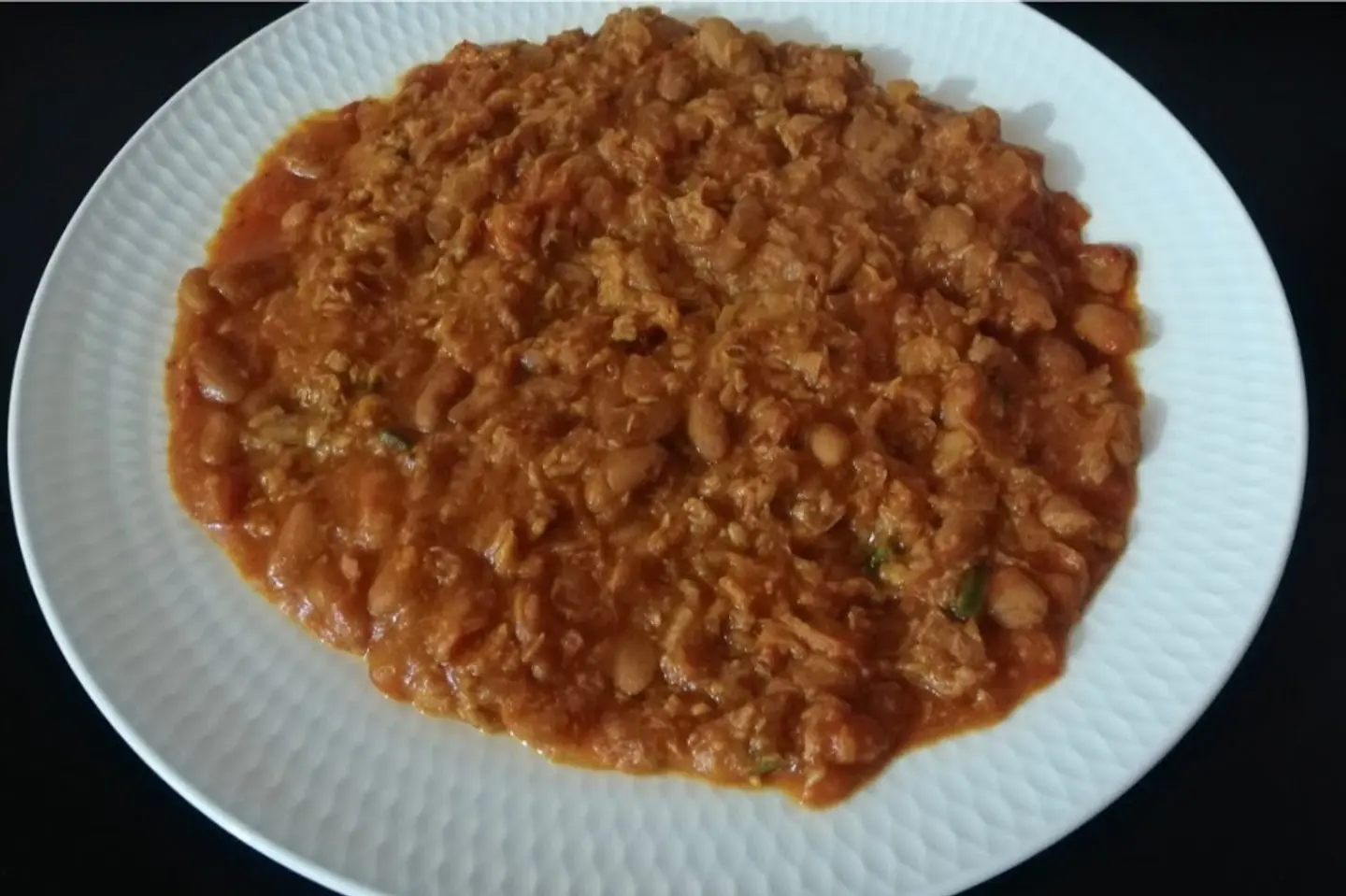 فاصوليا حمراء مع التونه
