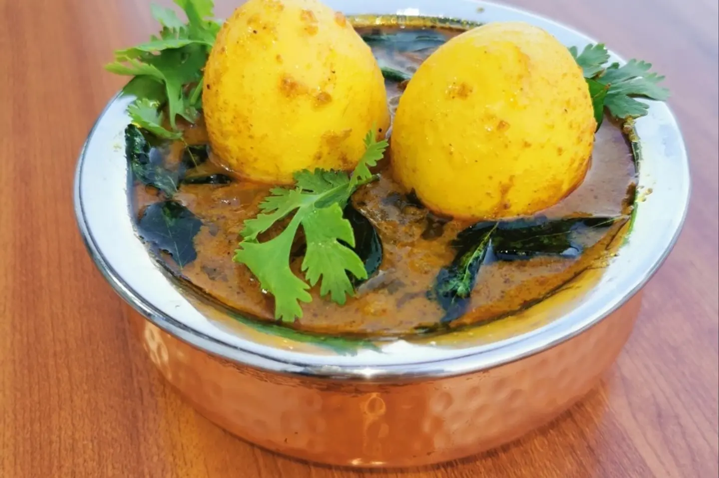 صالونة البيض بالكاري مع ٣ شباتي