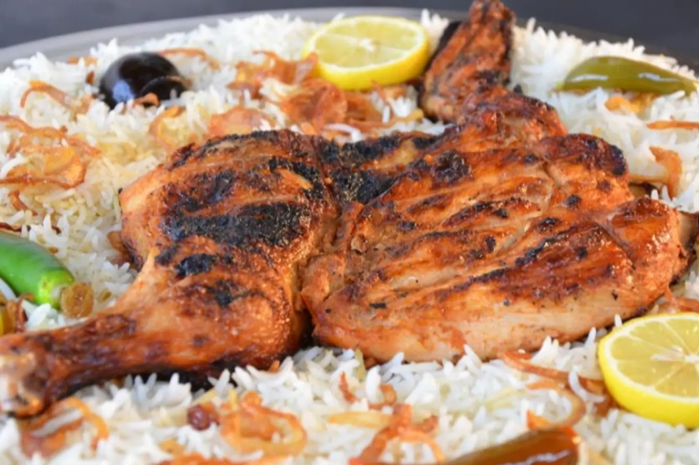 دجاج مشوى نصف حبه مع الارز
