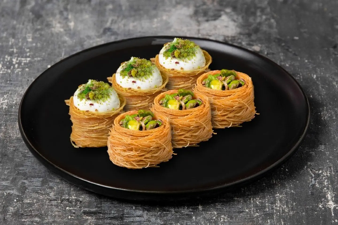 Oush Albulbul Cream And Nuts -  Kilo