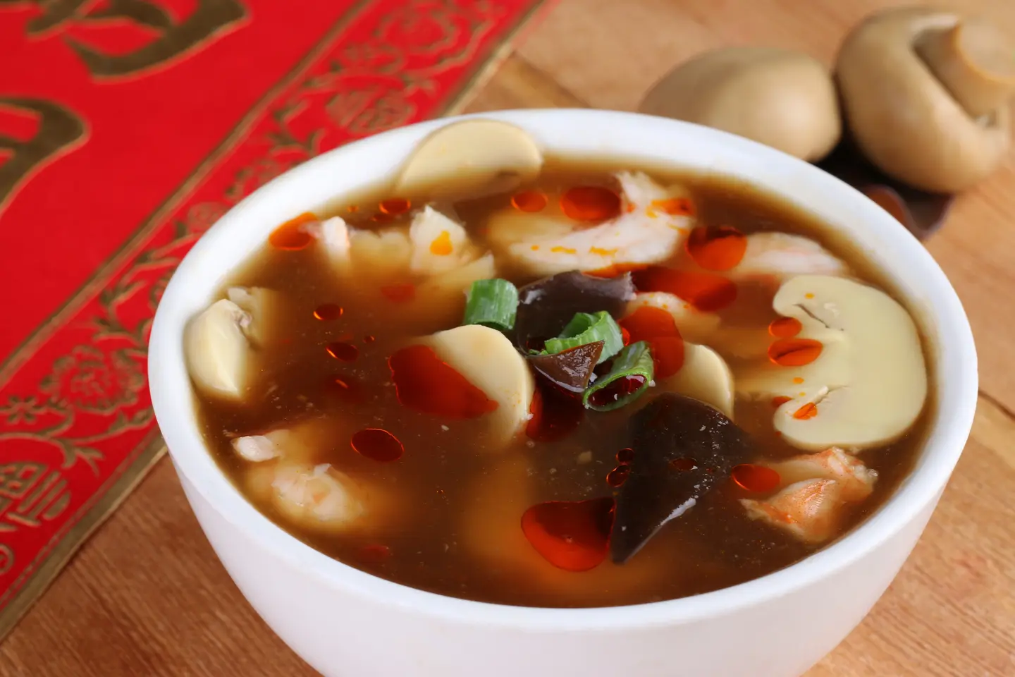 شوربة جمبري بالمشروم البري