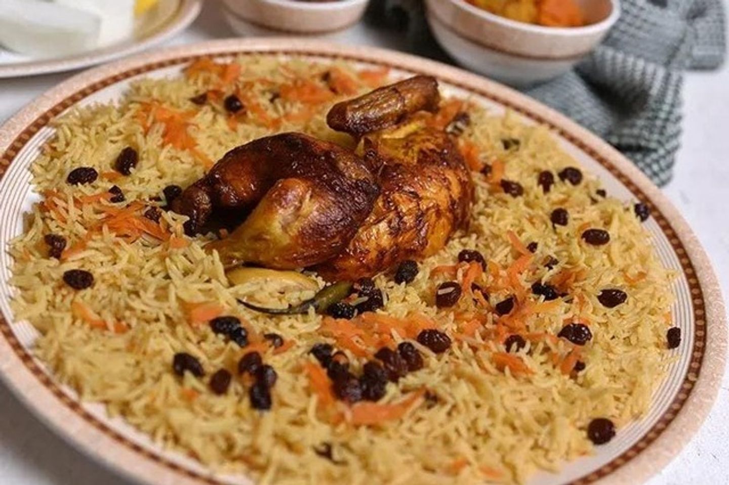 نصف حبة شواية مع ارز بخاري