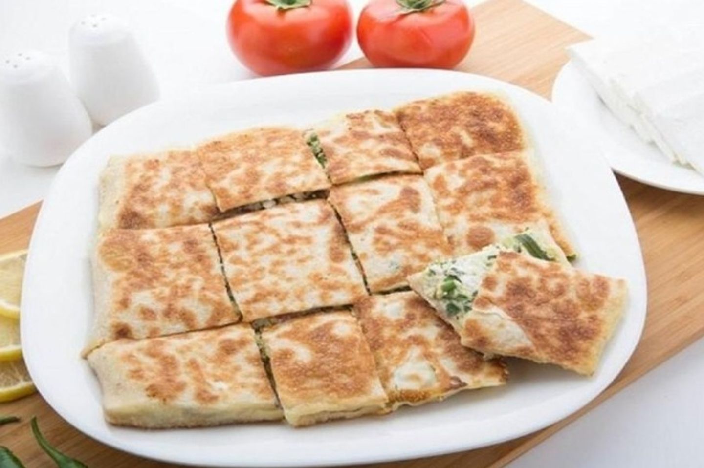 مطبق مالح جبنة بيضاء لحم-