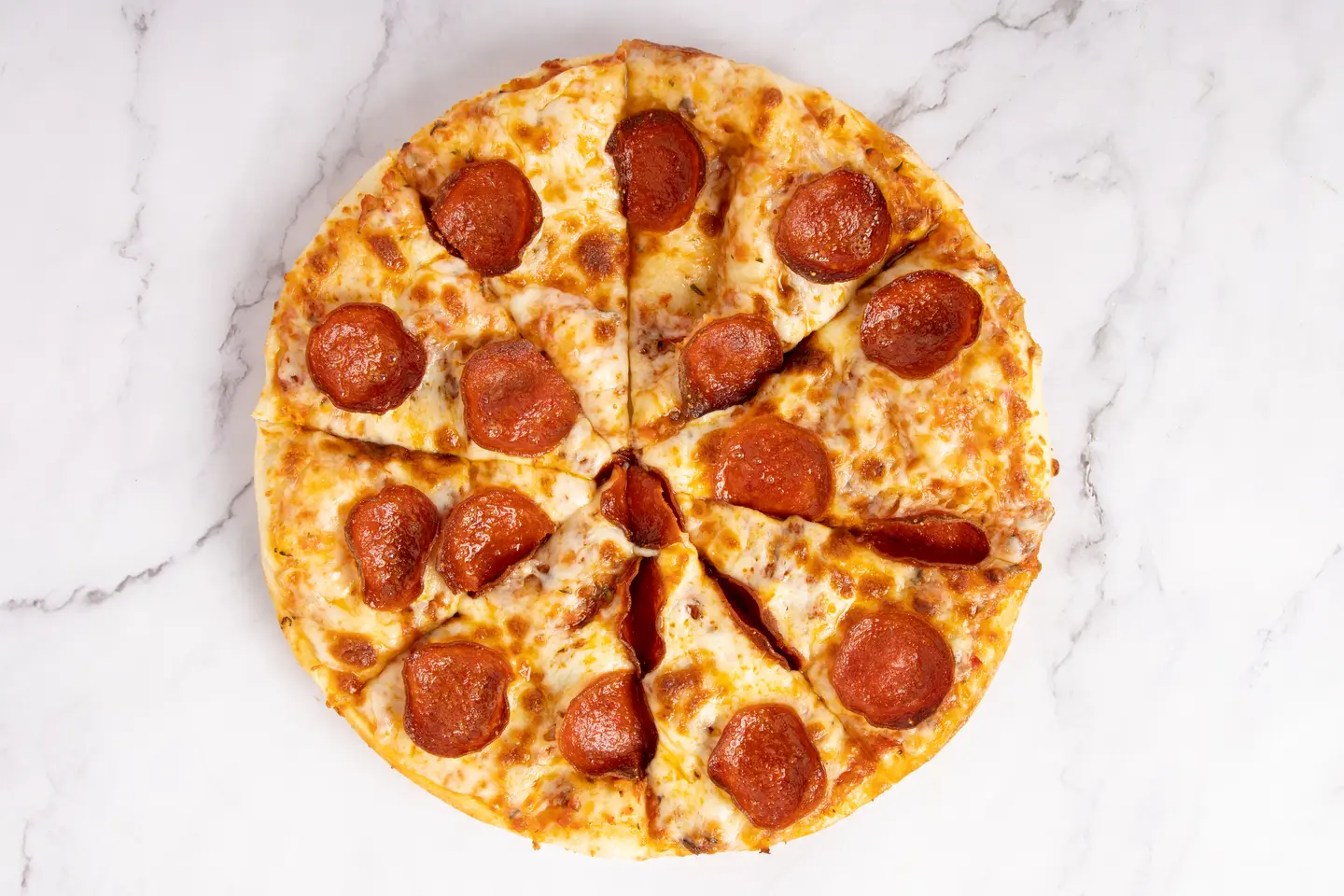 بيتزا ببروني كبير