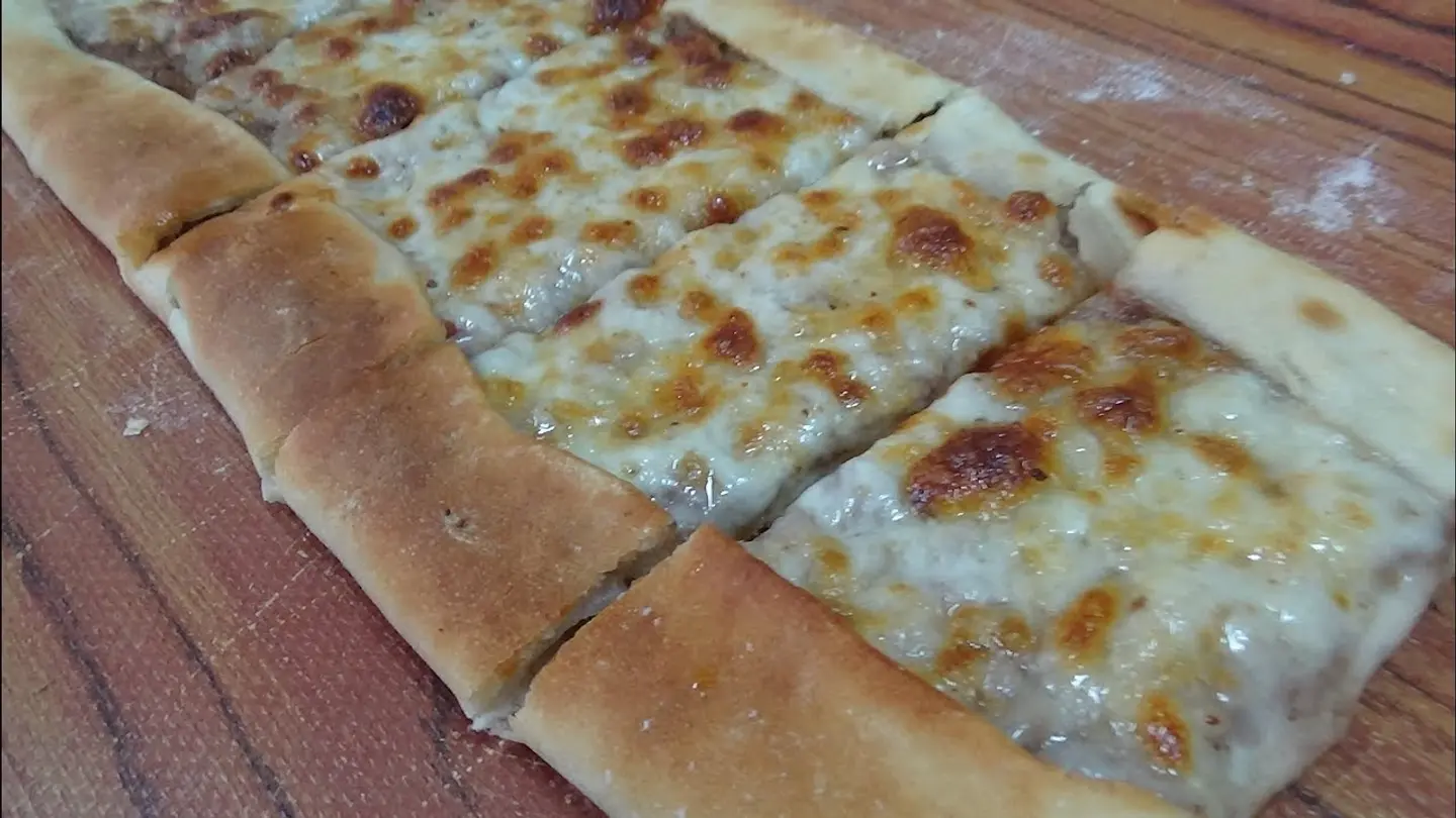 فطيرة لحم بالجبن