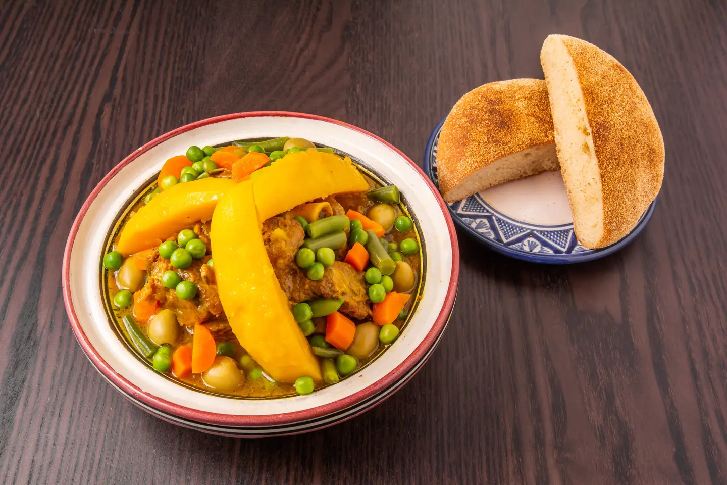 طاجن دجاج مع خضار موسمي و بطاطس