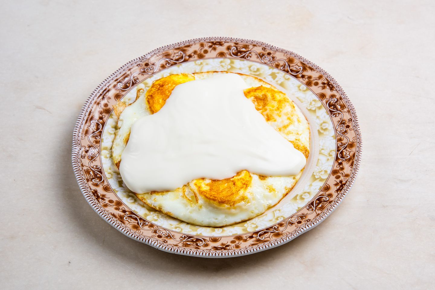 بيض عيون بالجبن
