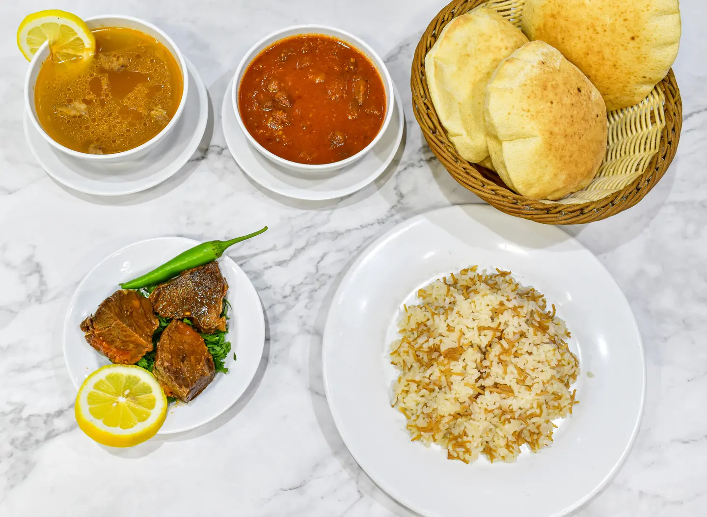 صحن لحم محمرة مع أرز