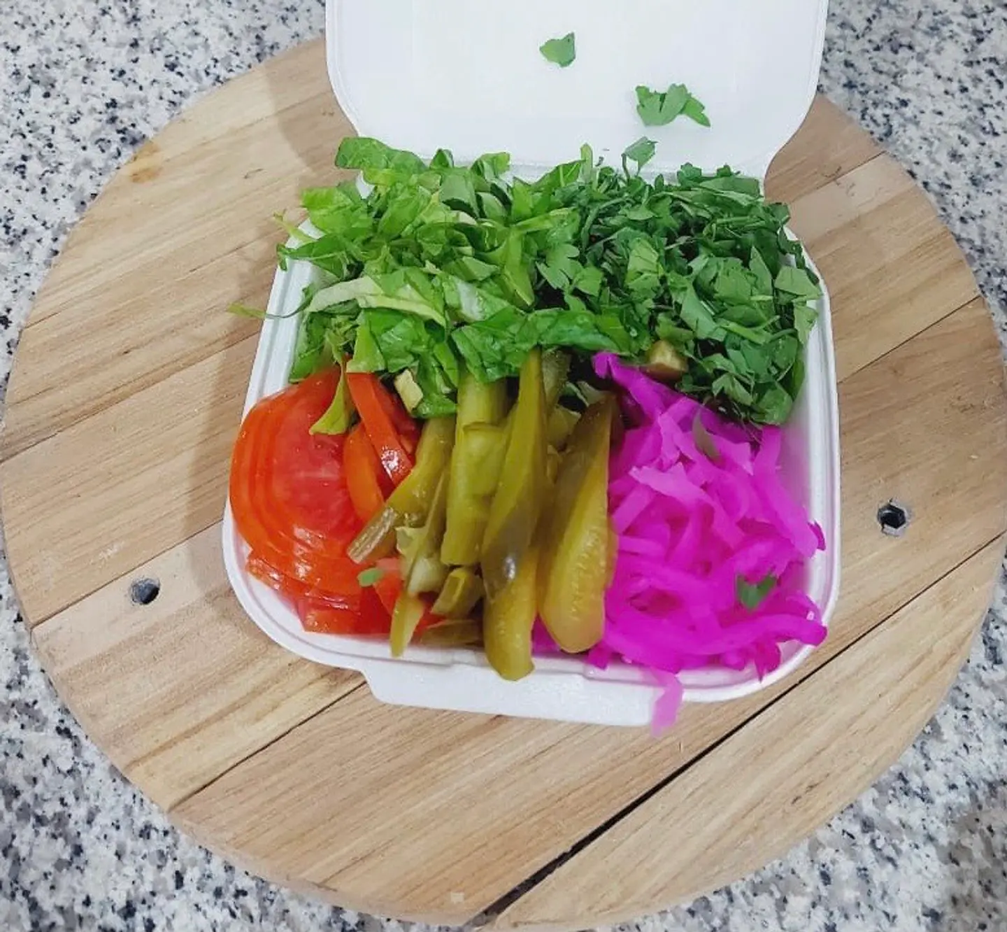 سلطة عمو باسل