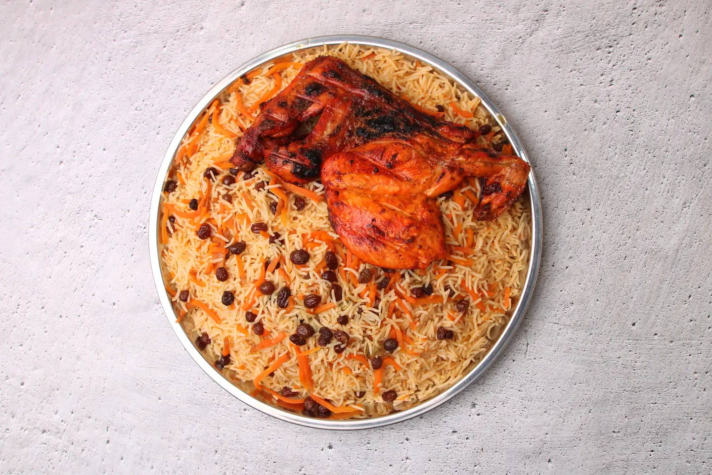 نص دجاج على الفحم مع رز