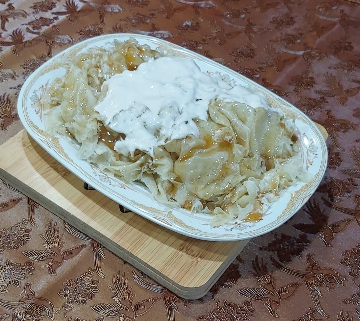 خبز رطب قشطة وعسل