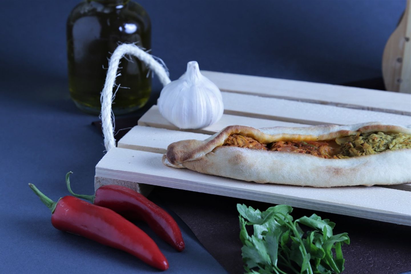 فطيرة دجاج مسحب بالجبن حار