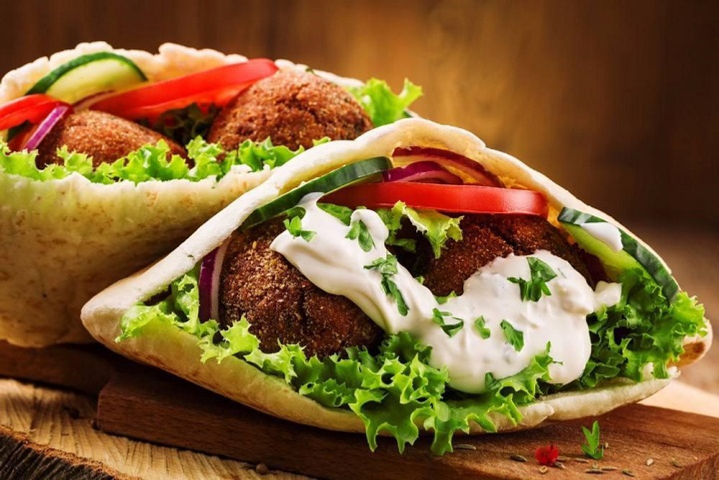 ساندوتش طعميه بالحمص