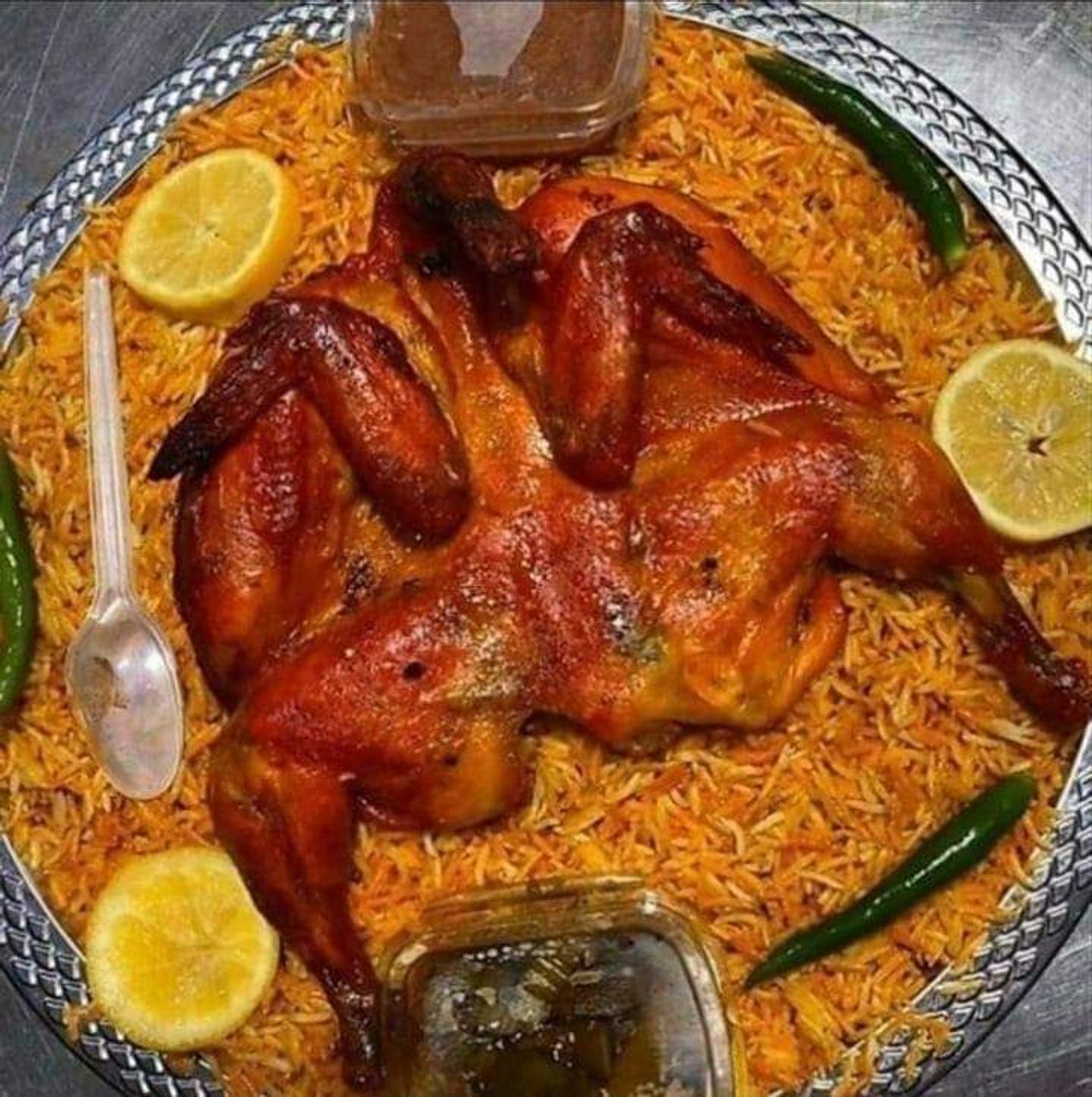 دجاج مندي مع رز - دجاجة كاملة