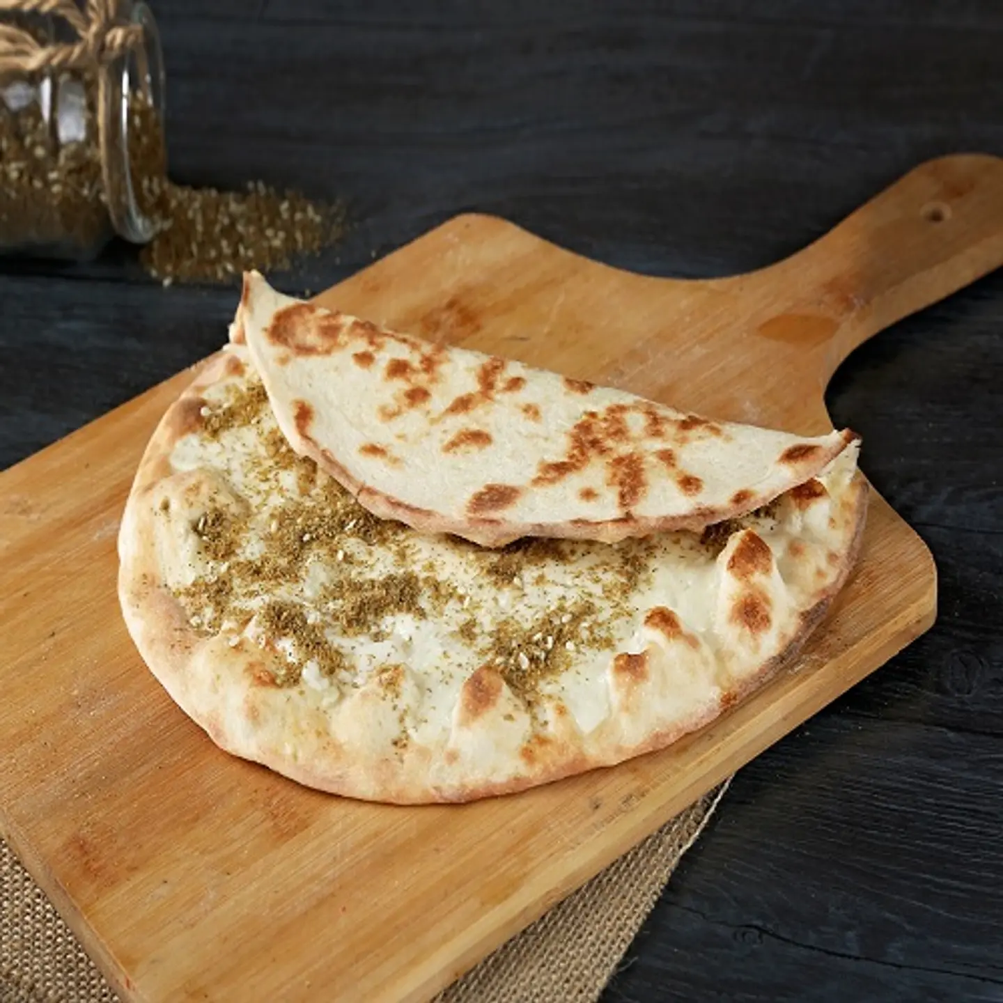 منقوشة جبن و زعتر