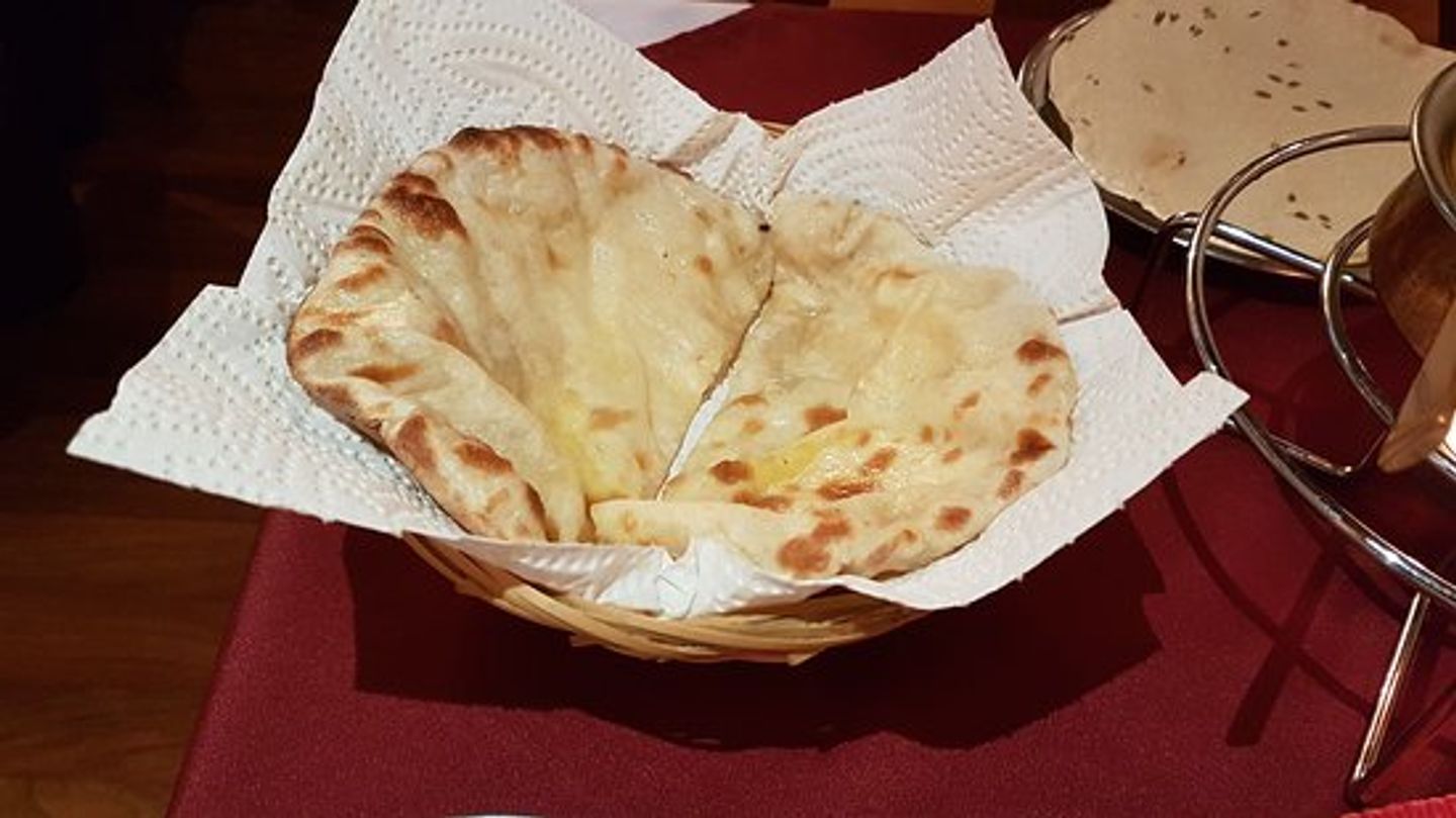 خبز نان بالجبن
