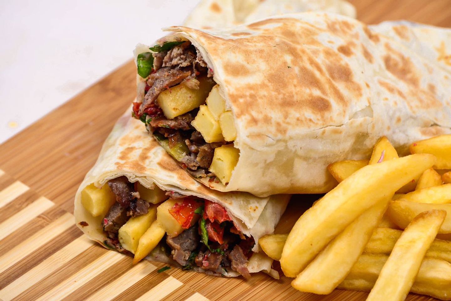 شاورما صاروخ لحم بخبز صاج