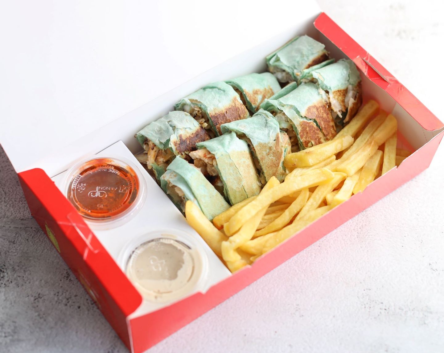 وجبة عربي دجاج بخبز افوكادو
