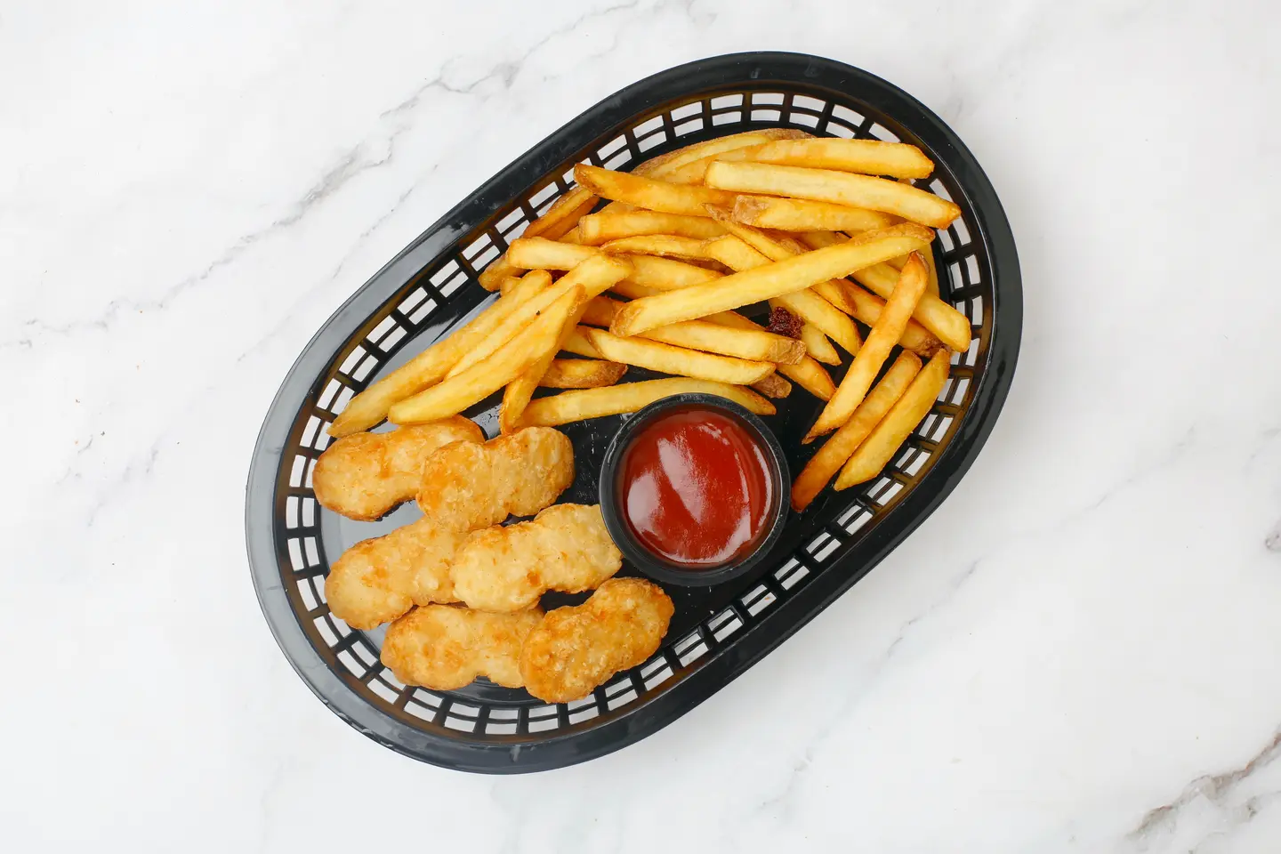 ناجتس دجاج وبطاطس مقلية