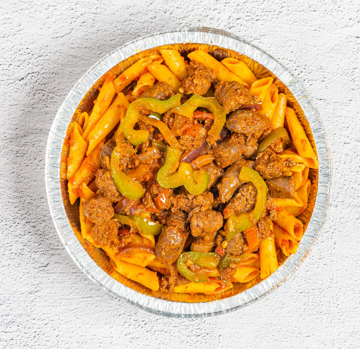 مكرونة بالسجق والصوص الاحمر