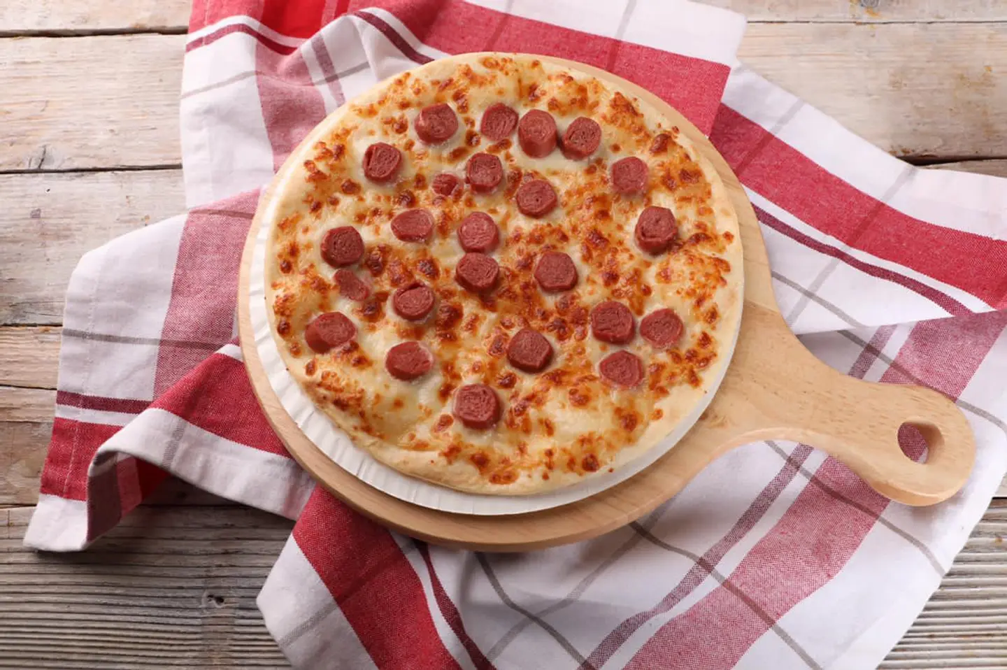 منقوشة نقانق بالجبنه