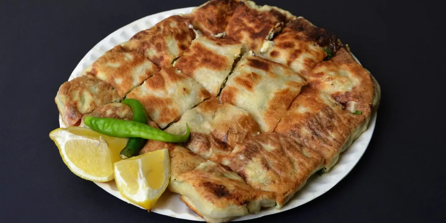 مطبق بالقشطة